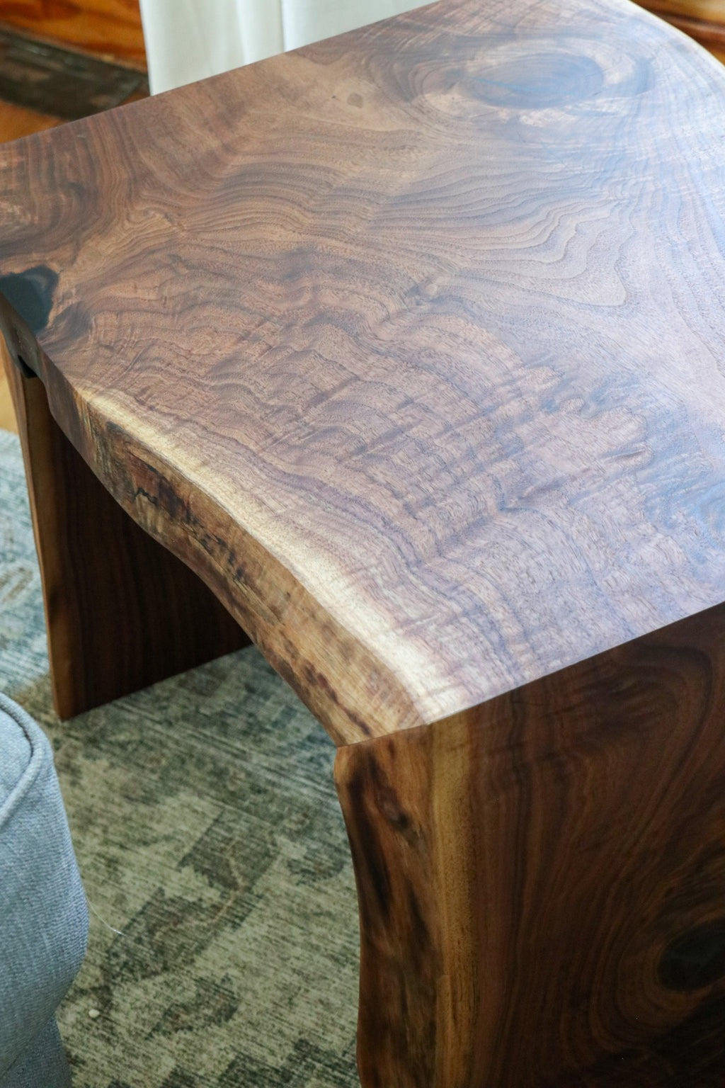 Live Edge Sheesham Waterfall Side Table – Solid Wood Coffee / End Table with Natural Edge